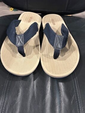 RS SURF Casual Beige & Navy Flip Flop Sandals MEN size 11